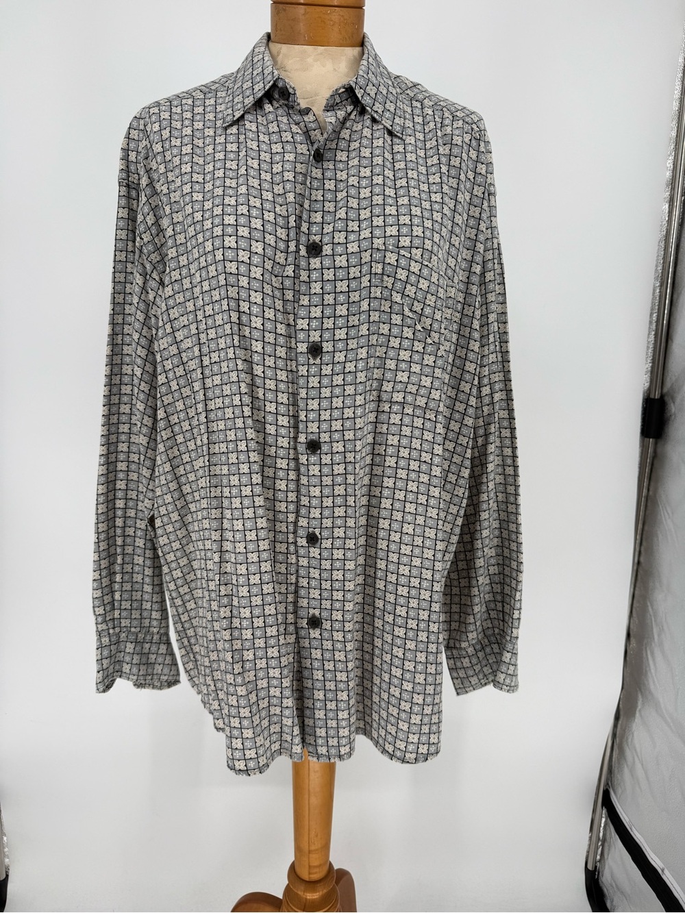VTG Claiborne Neutral Geometric Button-Up Shirt - Gray & Cream szL